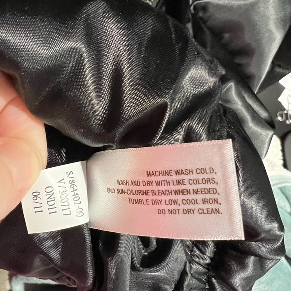 NEW NWT Old Navy black shiny puffer jacket coat 2x XXL - Picture 8 of 9